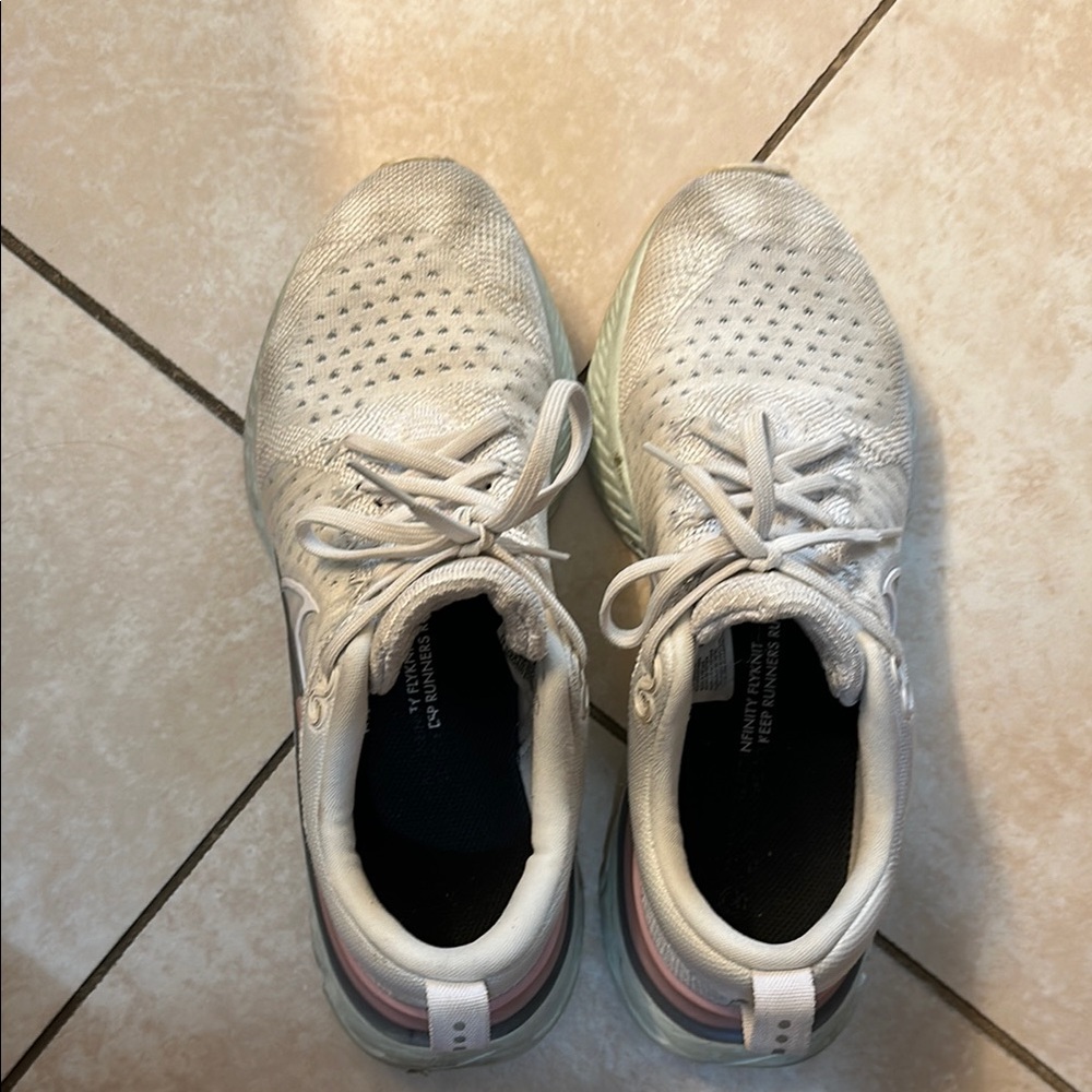 Nike Cream and Pink Athletic Shoes with React Cushioning - Picture 3 of 4